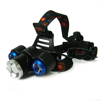  С 3 броя CREE 2 броя XPE LED и 1 CREE XML T6 с регулиране на диаметъра на светене и 2x18650 3.7V Li-ion.jpg